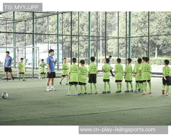 2025四川青少年足球公益项目收官 技能与本质双丰收,编写底层足球新篇章 2025四川青少年足球公益项目收官 技能与本质双丰收,编写底层足球新篇章